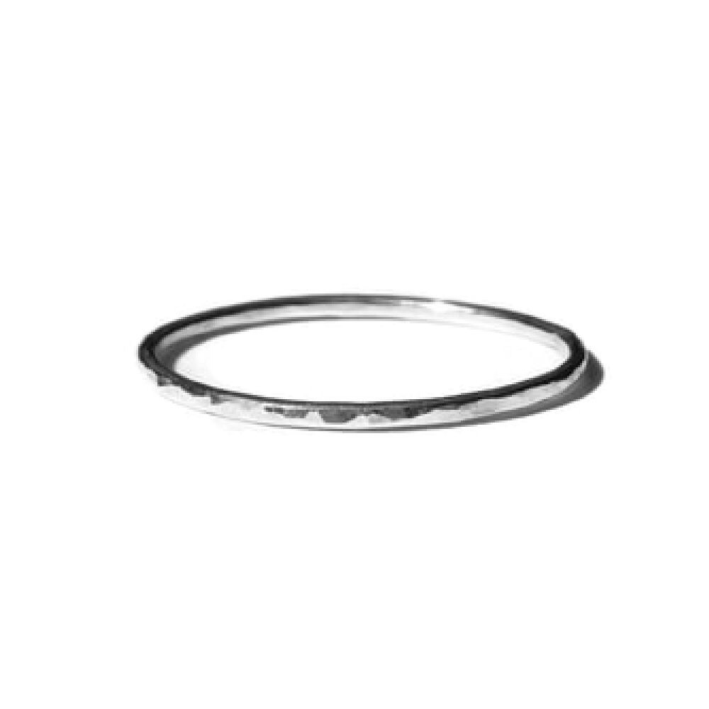 Instituut Toeschouwer Ramen wassen Ring gehamerd smal sterling zilver | Gnoes - RADIJS Conceptstore