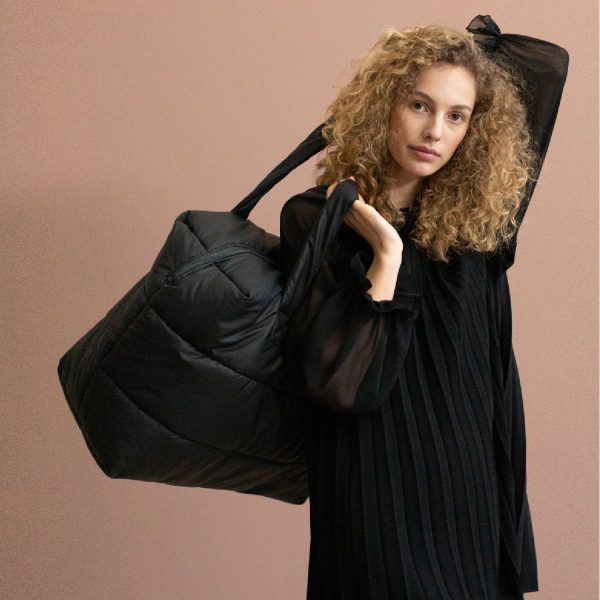 Black Camill Big Puffy Weekend Bag | Tinne+Mia