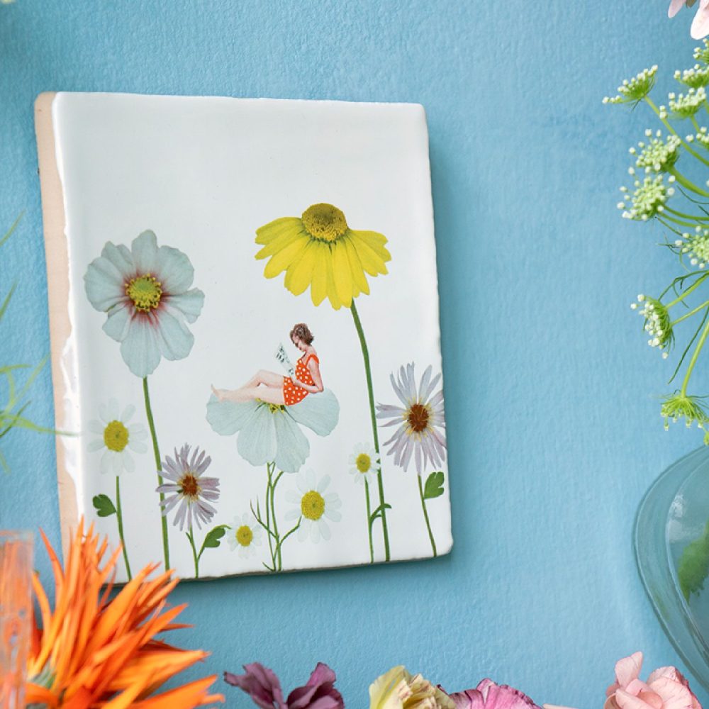 Omringd door bloemen | StoryTiles