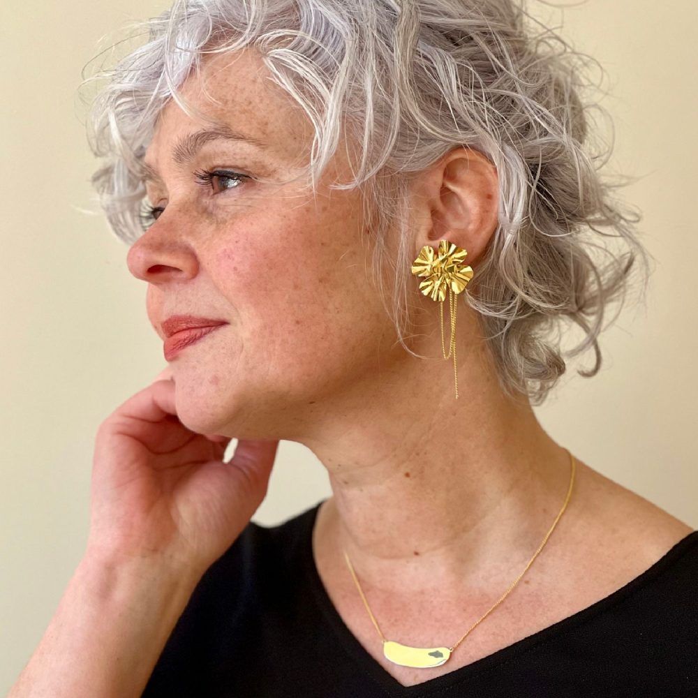 Folded Flower Chain Earring Gold Plated | Betty Bogaers