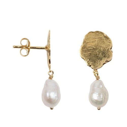 Hammered Flat Coin Pearl Stud Earring Gold Plated | Betty Bogaers