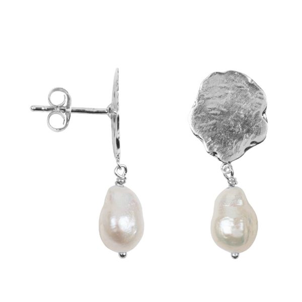 Hammered Flat Coin Pearl Stud Earring Silver | Betty Bogaers