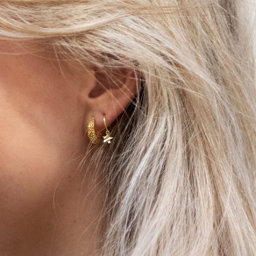 Open Ring Earring Folded Star Gold Plated | Betty Bogaers