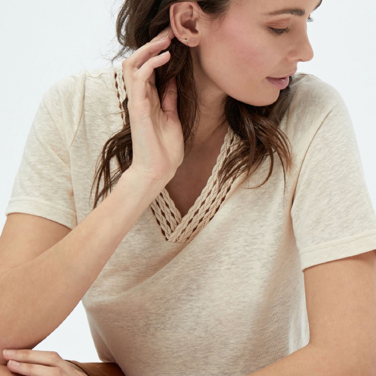 Marina Crochet V-neck T-shirt Sandshell | Peppercorn