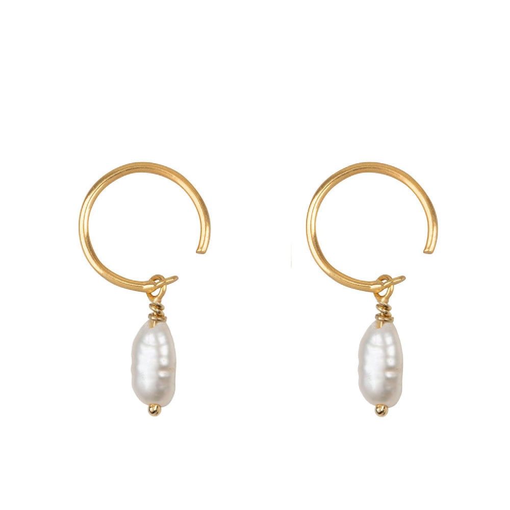 One Pearl Hoop Earring Gold Plated | Betty Bogaers