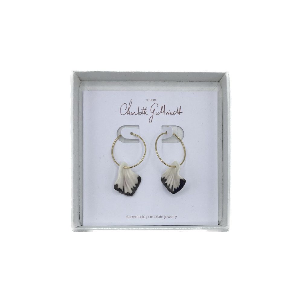 Earring Small Shell Black | Charlotte Godfriedt