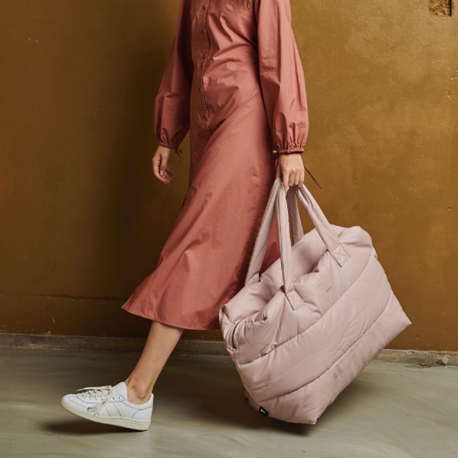 Rose Smoke Camill Big Puffy Weekend Bag | Tinne+Mia