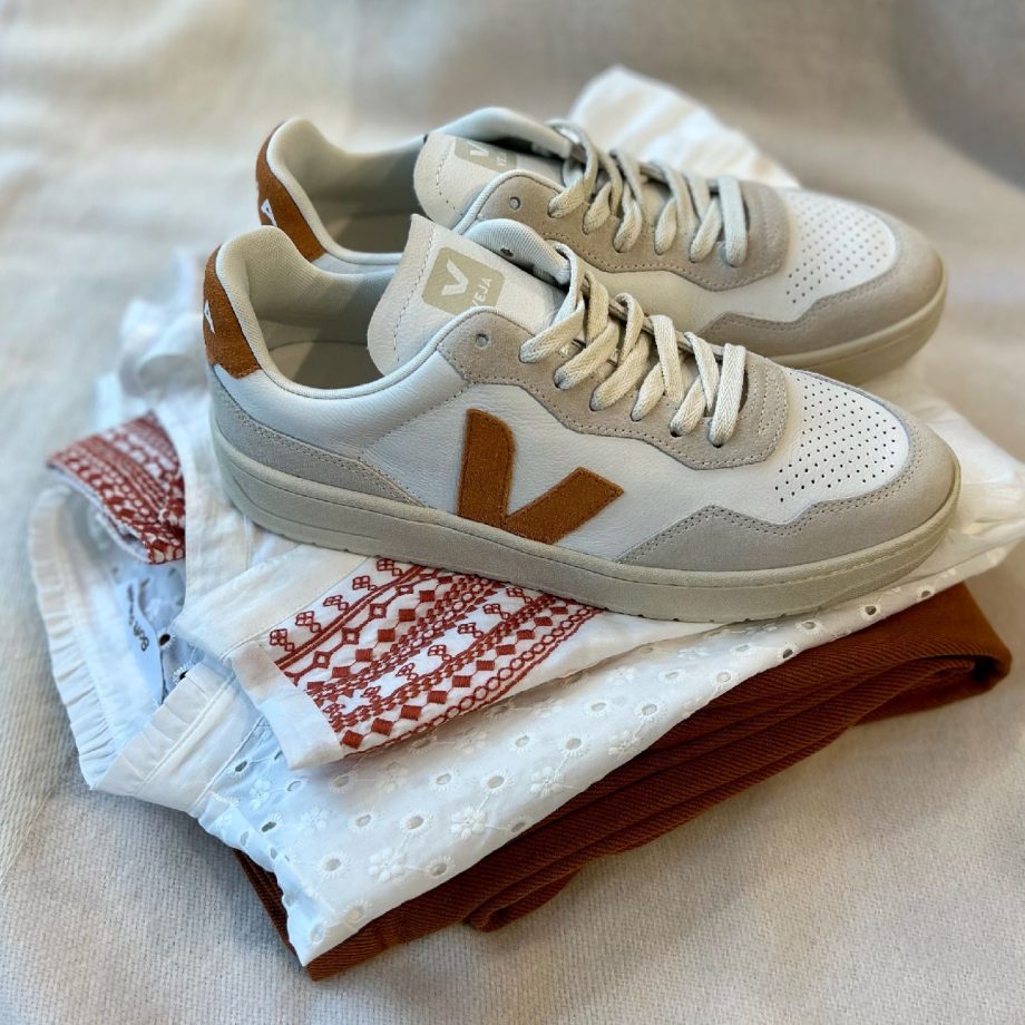 V90 Leather White Umber | VEJA