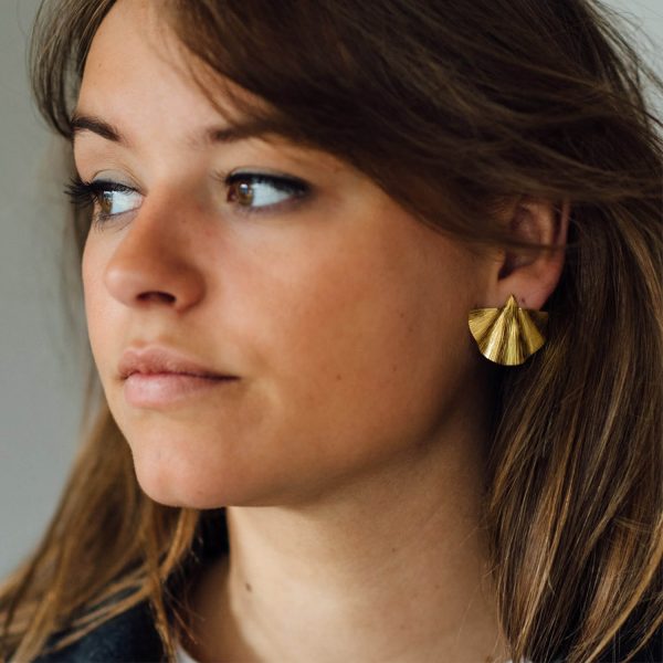 Ribbed half Umbrella Stud Earring Gold Plated | Betty Bogaers