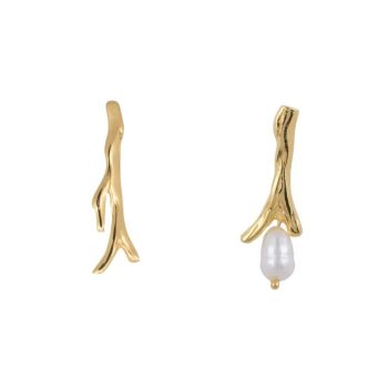 Coral Pearl Stud Earring Gold Plated | Betty Bogaers