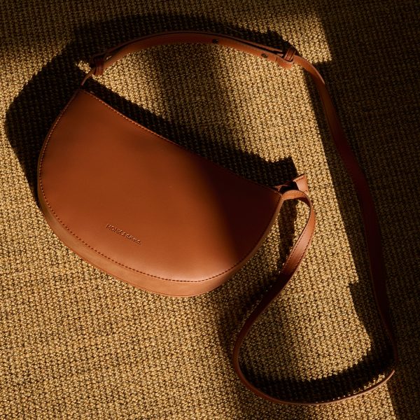 Farou Shoulder Bag Carnelian | Monk&Anna