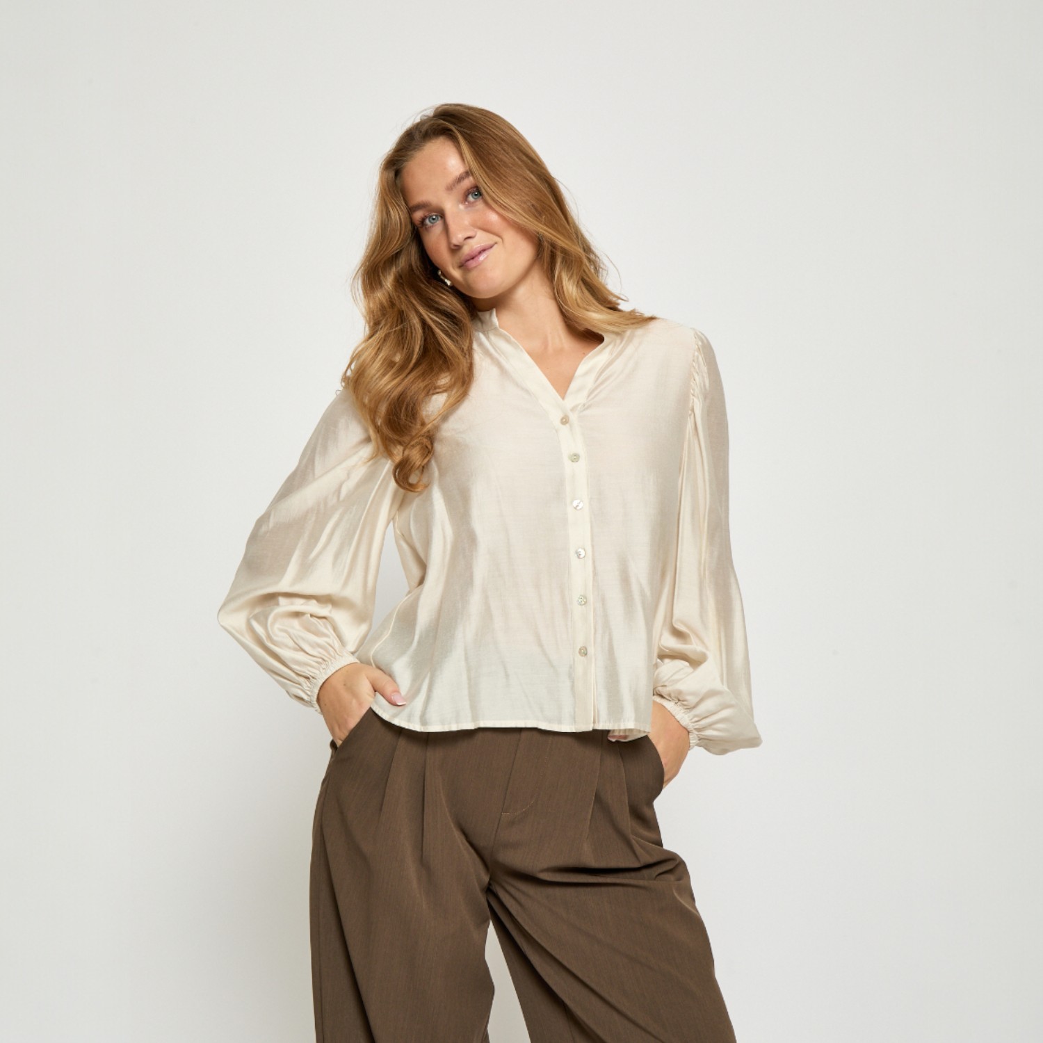 Beth Shirt Gardenia | Peppercorn