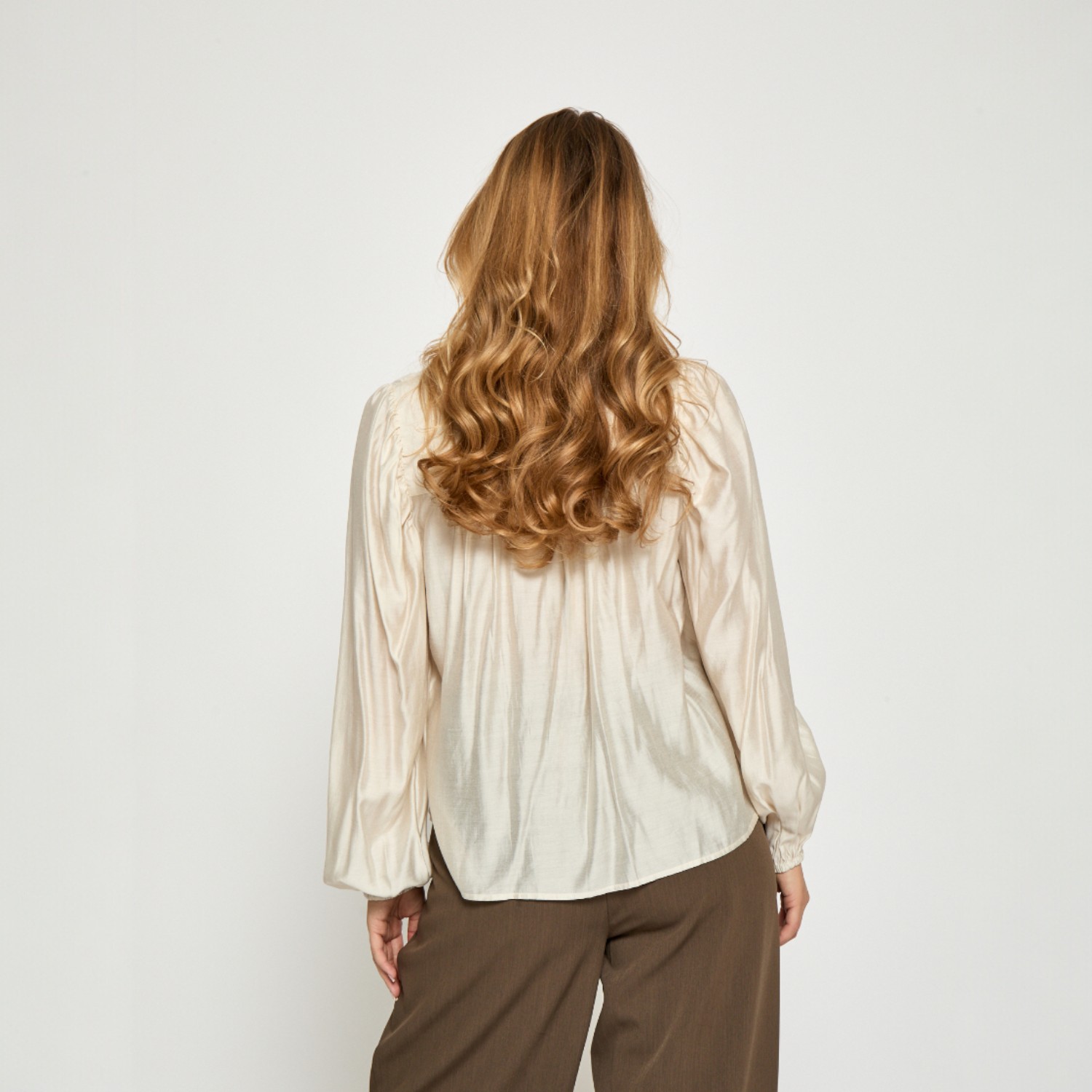 Beth Shirt Gardenia | Peppercorn