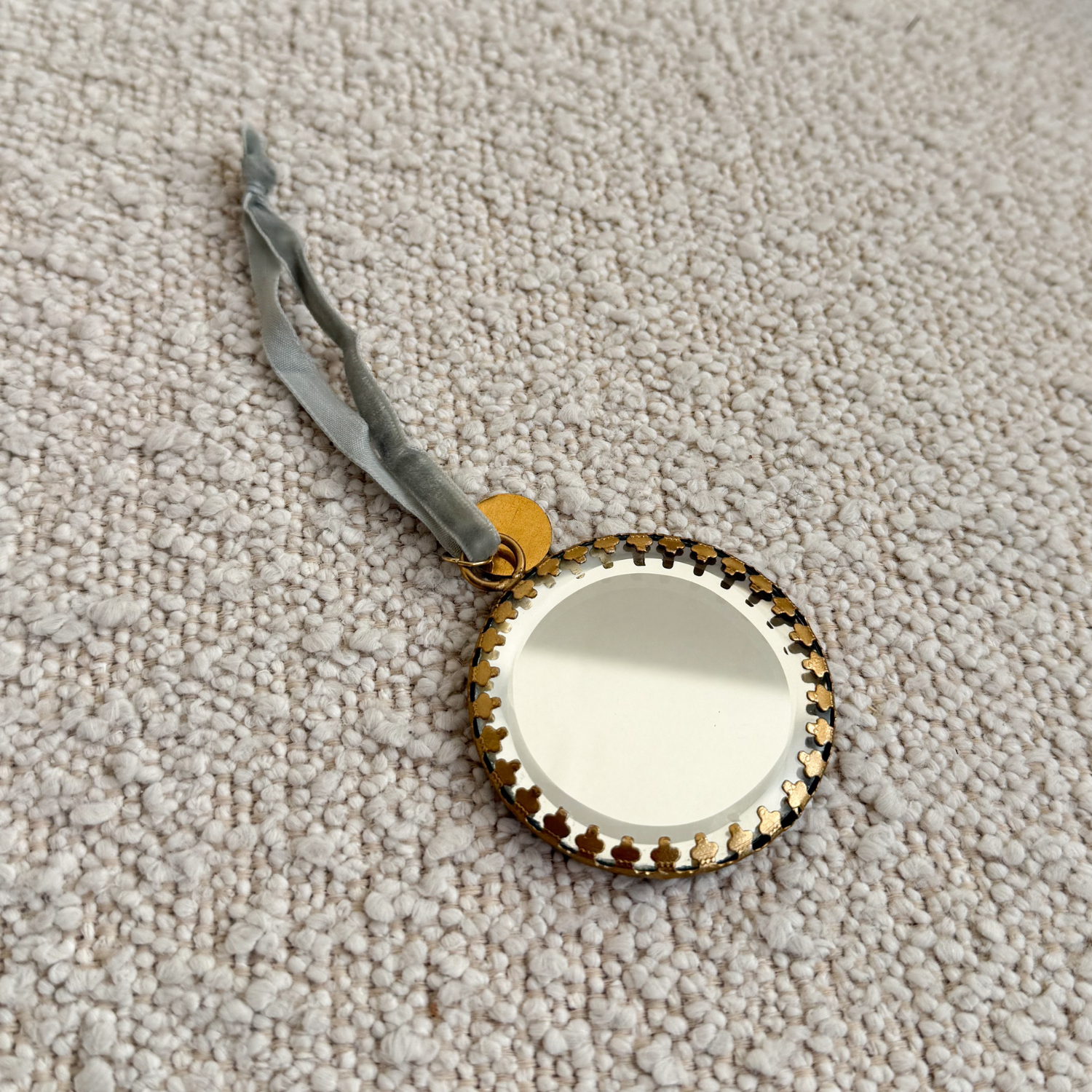 Mirror rounded with coloured ribbons | Muja Juma