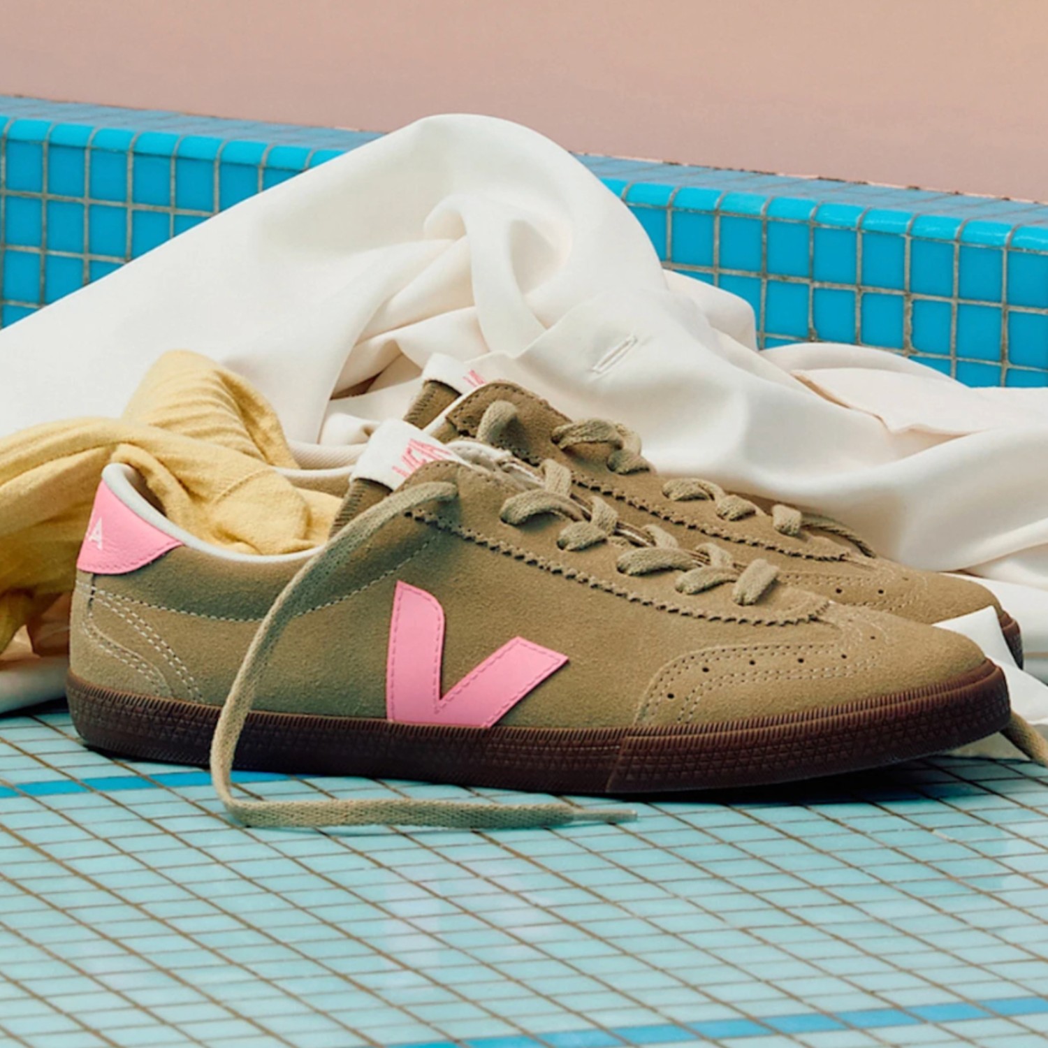 Volley Suède Taupe Malibu Bark | VEJA