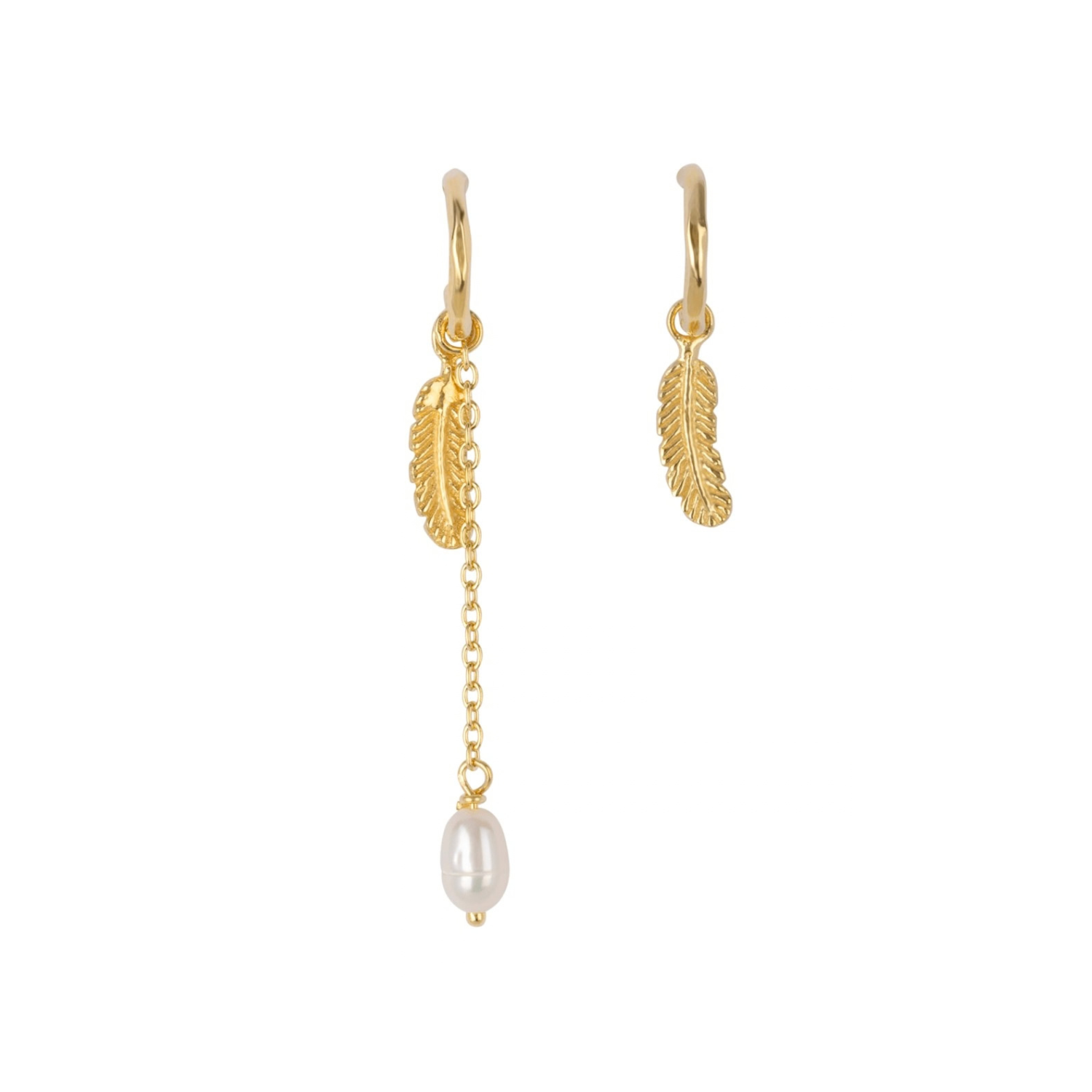 Little Feather Stud Hoop Earring Gold | Betty Bogaers